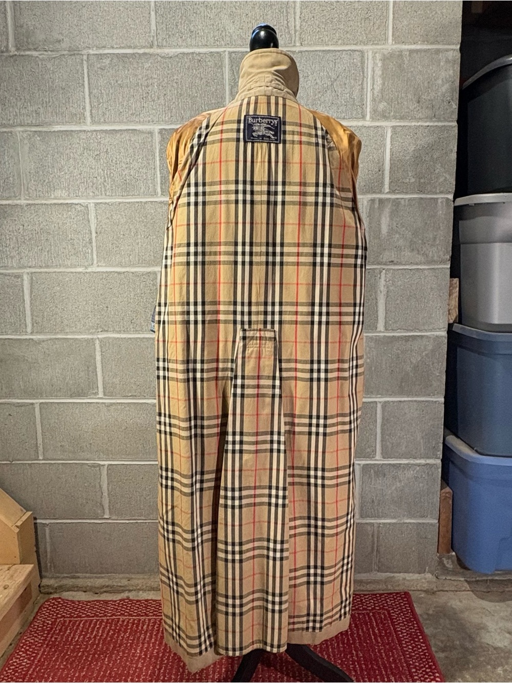 Burberry trench coat. - Picture 8 of 15